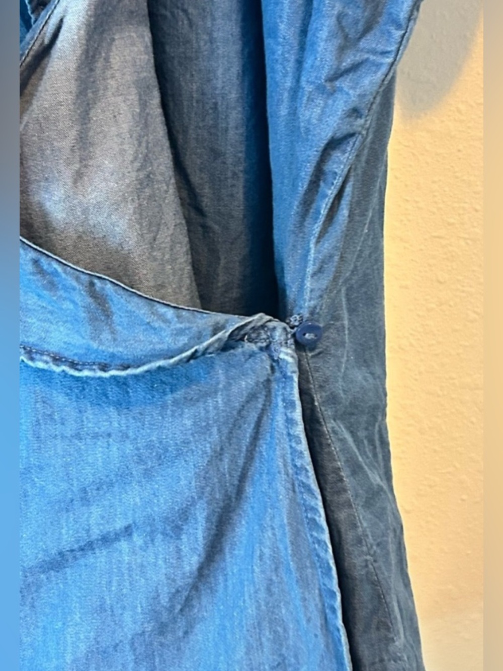 (A10) St. John's Bay Plus 2X Blue Chambray‎ Wrap Top Flutter Sleeve Denim Blouse - Picture 5 of 10